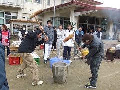 お父さん餅つき