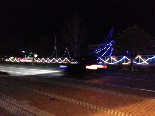 スマホでパチリ　イルミ　亀川