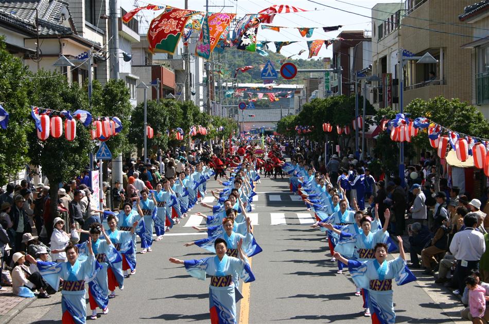 32 牛深ハイヤ祭り①（道中踊り：牛深保存会）