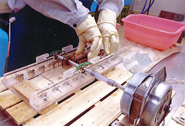 ドジョウ加工機