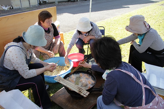 春の陶器市（ガネアゲ調理中）