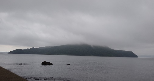 雲に隠れた産島