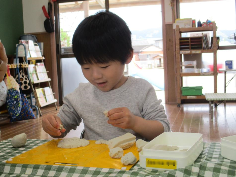 粘土遊びしよう（ばら）