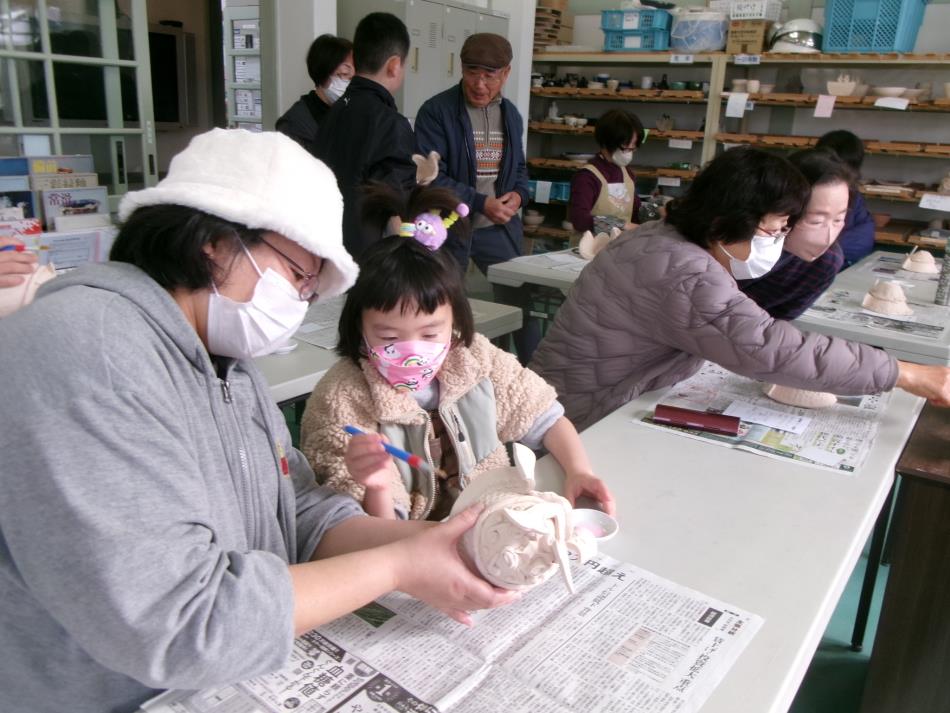 陶芸「兜」絵付け！