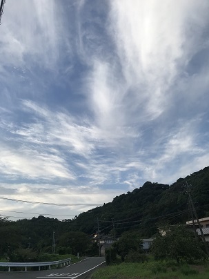 三叉路からの空