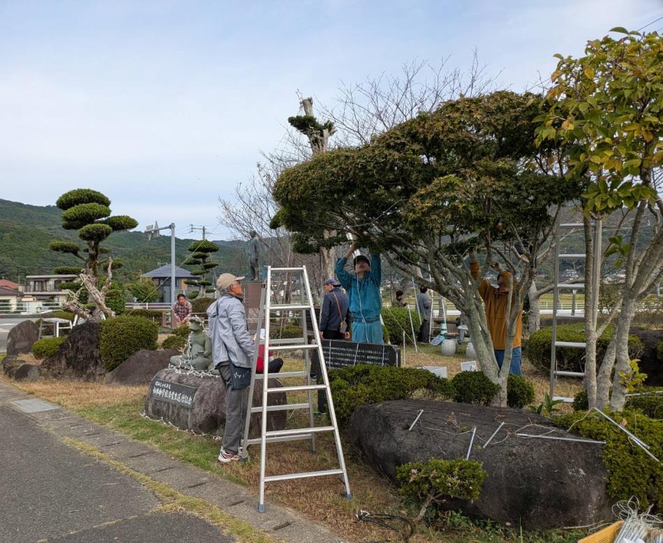 20251102イルミネーション設置作業 (2)