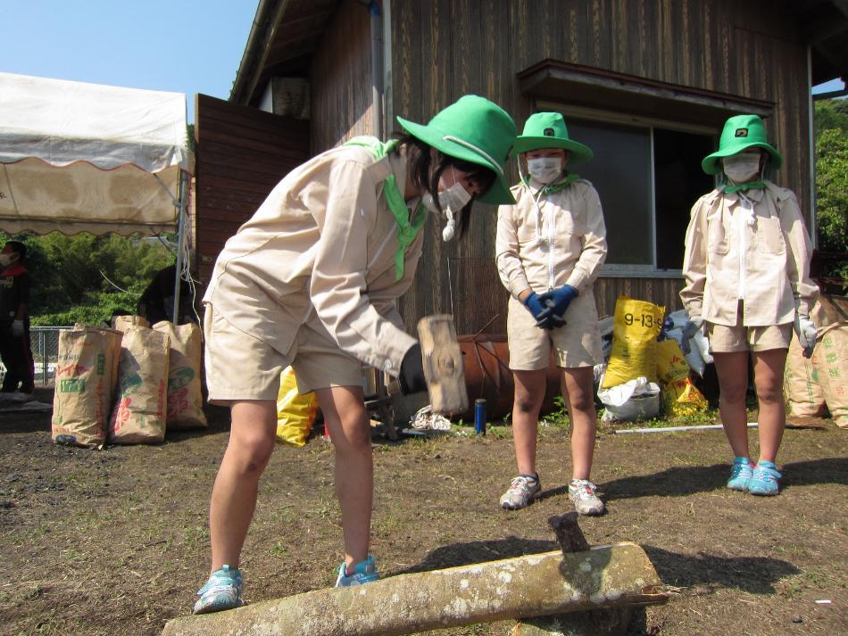 小学校炭焼き