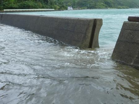 高潮による道路冠水２