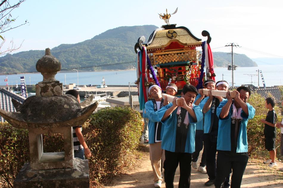 海を渡る祭礼（神輿）