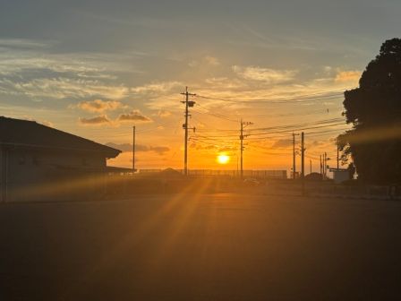 R8夕日
