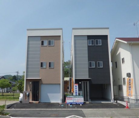 【建売】丸尾町ガレージ付３階建　