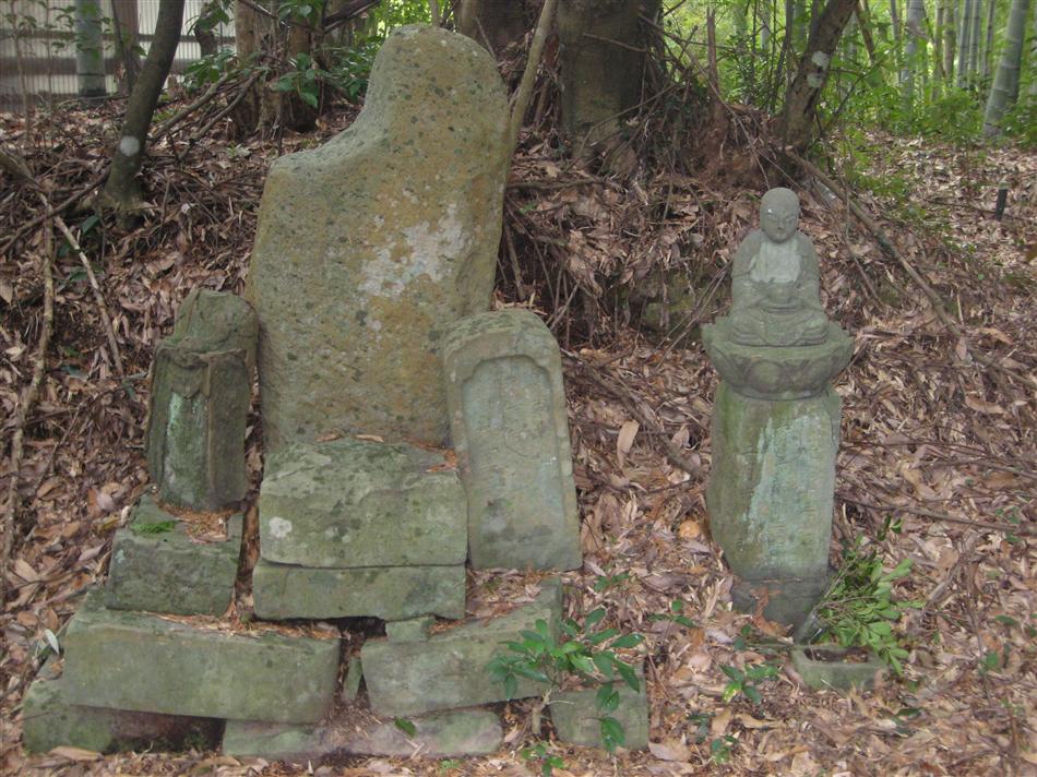 下津浦氏の墓?