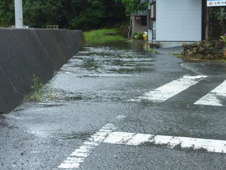 高潮による道路冠水３