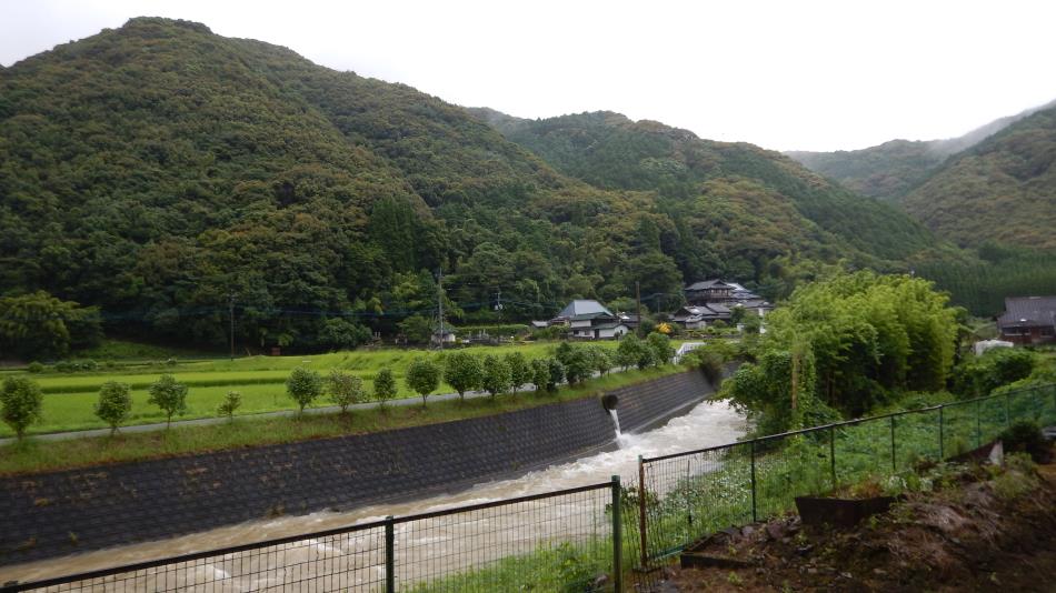 河内川台風4号接近 (4)