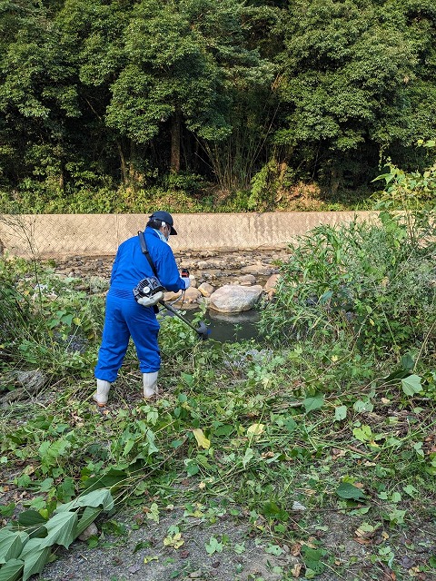 河川清掃事前草刈り作業9月 (2)