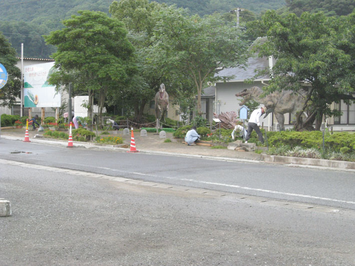 古屋敷清掃中1