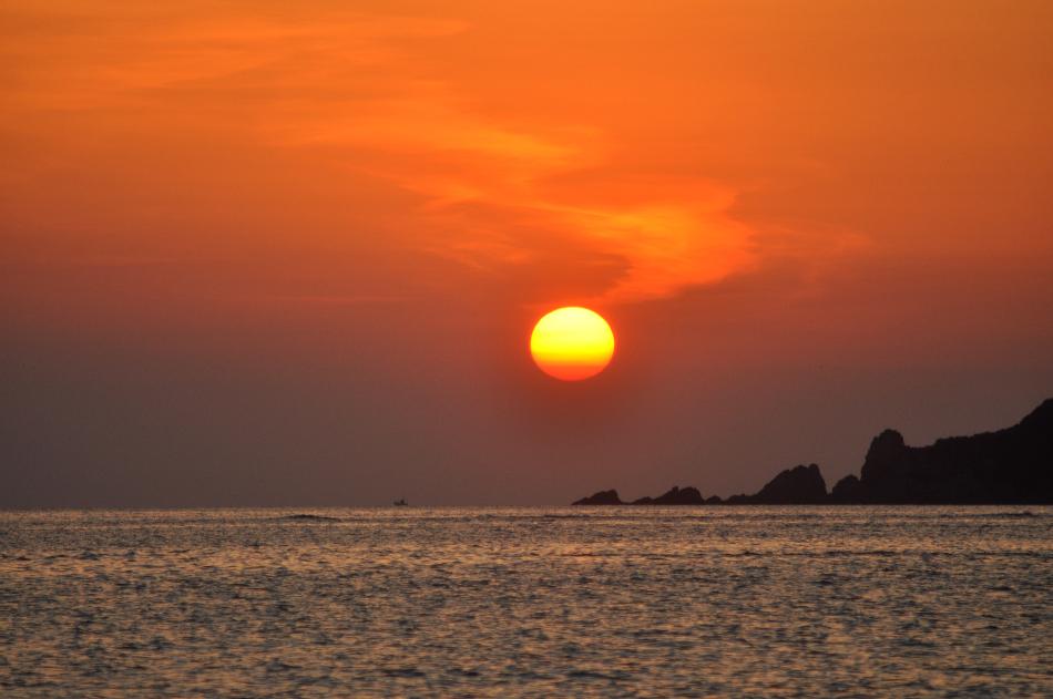 魚貫　黒石海岸の夕陽（H230429)その2