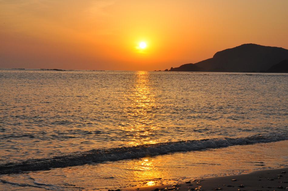魚貫　黒石海岸の夕陽（H230429)その１