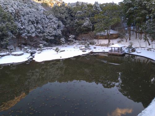 遠見山日本庭園　雪の景色