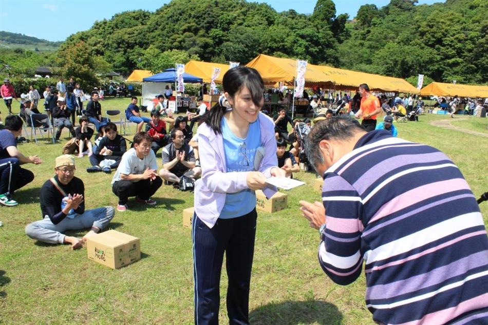 16H30ジャガジャガ祭いかだレース表彰(パイパンの戦い号)2位