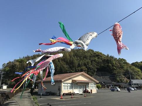 鯉のぼり駐車場　５