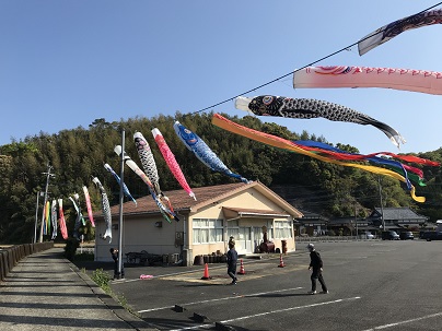 鯉のぼり駐車場　４